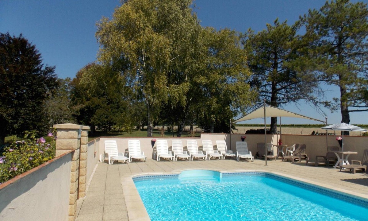 Angeduc Cottage | Spacious home with heated pool and pets allowed