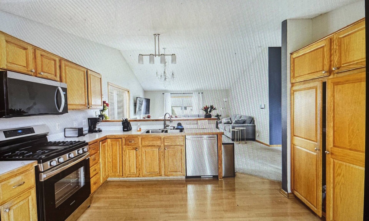 Rosemount House | Spacious Home with Indoor a jetted bathtub.