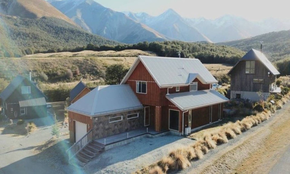 Castle Hill House | Spacious Home With Great Views