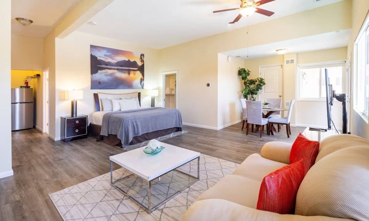 Kit Carson House | Spacious home with Spa, Private Driveway/Entrance, Mountain View, near SD Safari