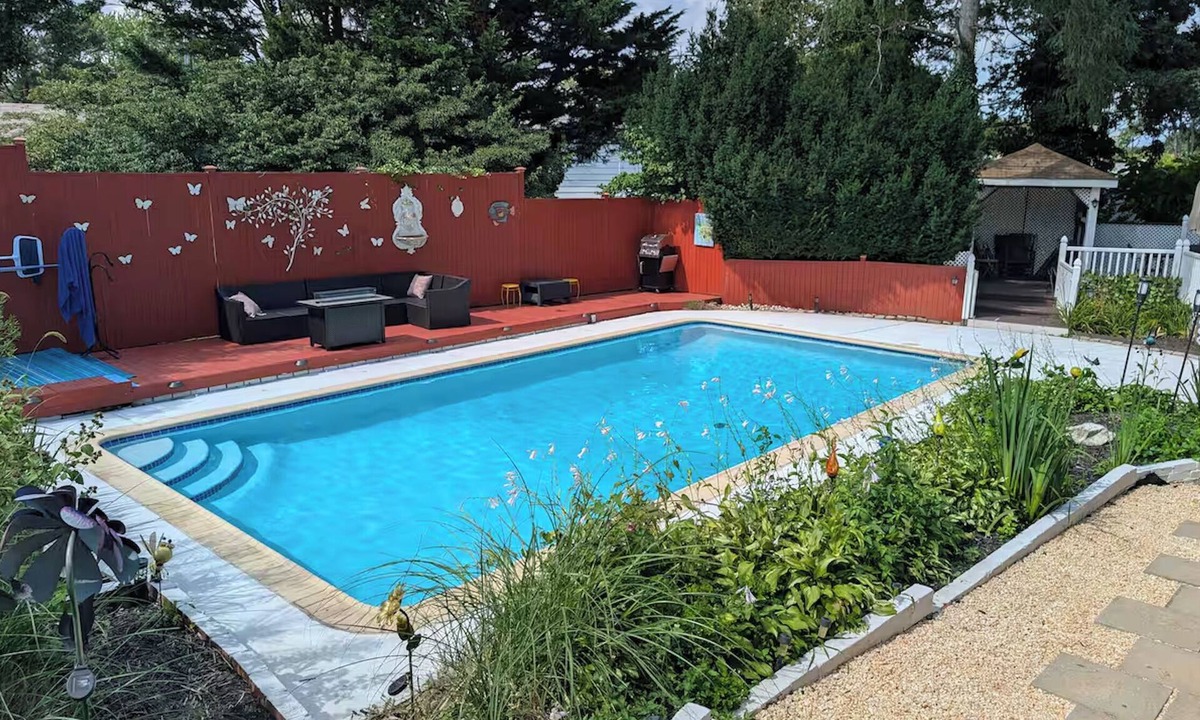 Reisterstown House | Spacious Home with Private Pool