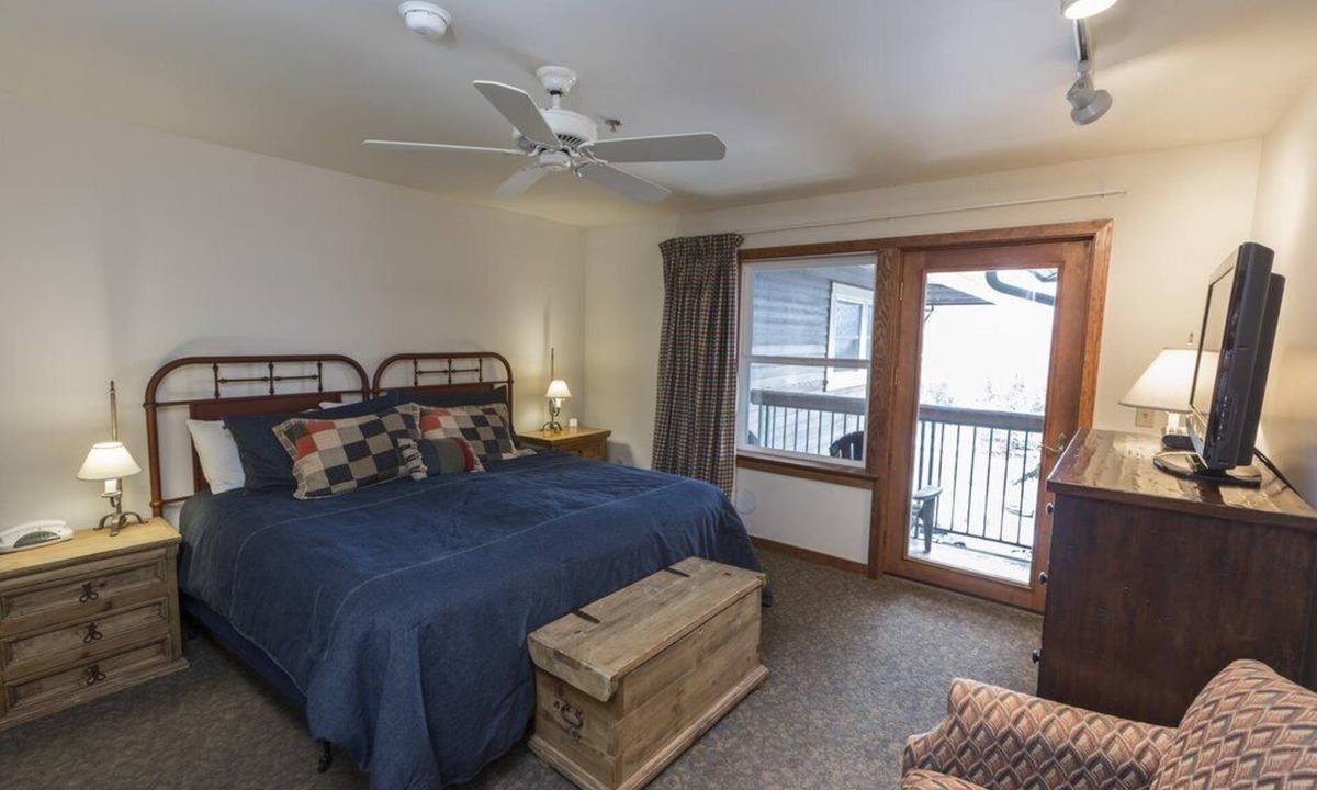 Whitefish Hotel | Spacious Hotel-Style Room with Valley Views