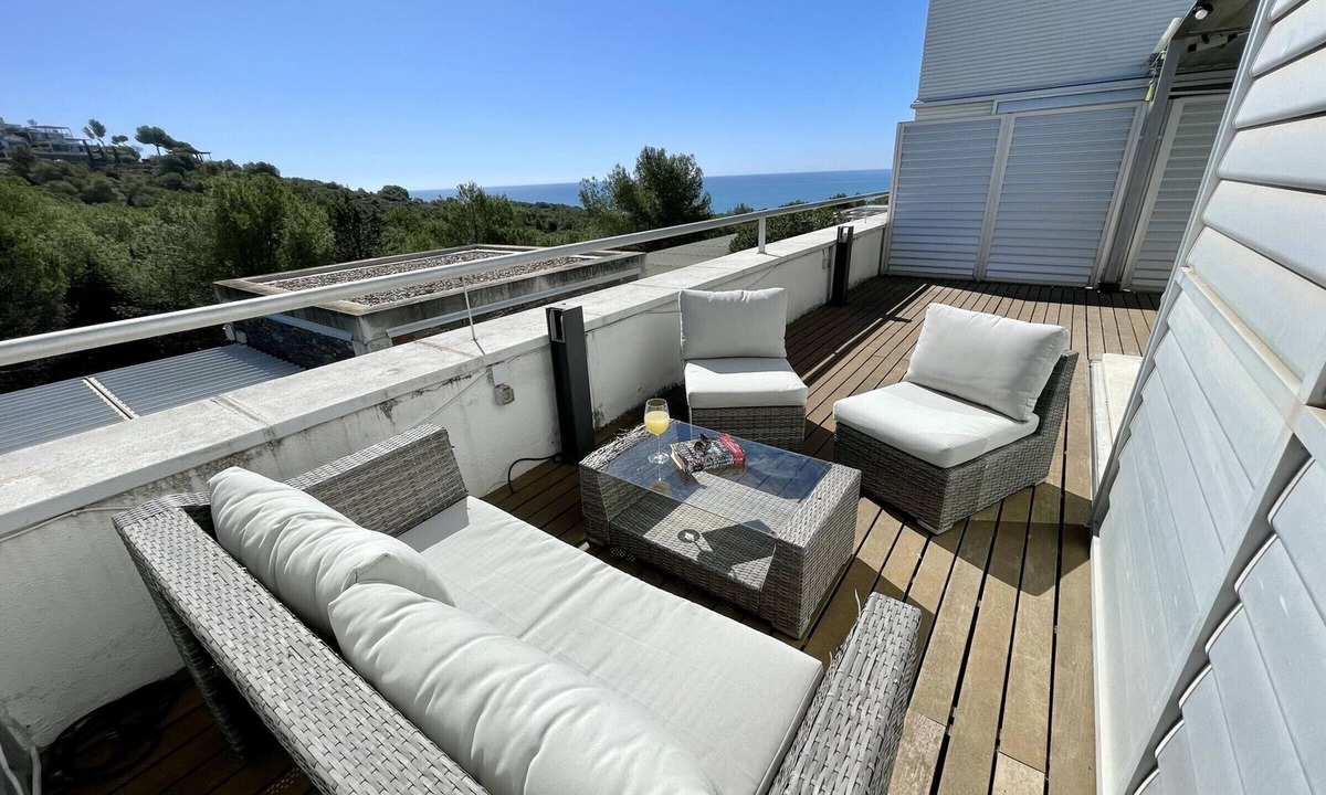 Sant Pere de Ribes Apartment | Spacious house with pool, AC, and garden near Vilanova Beach
