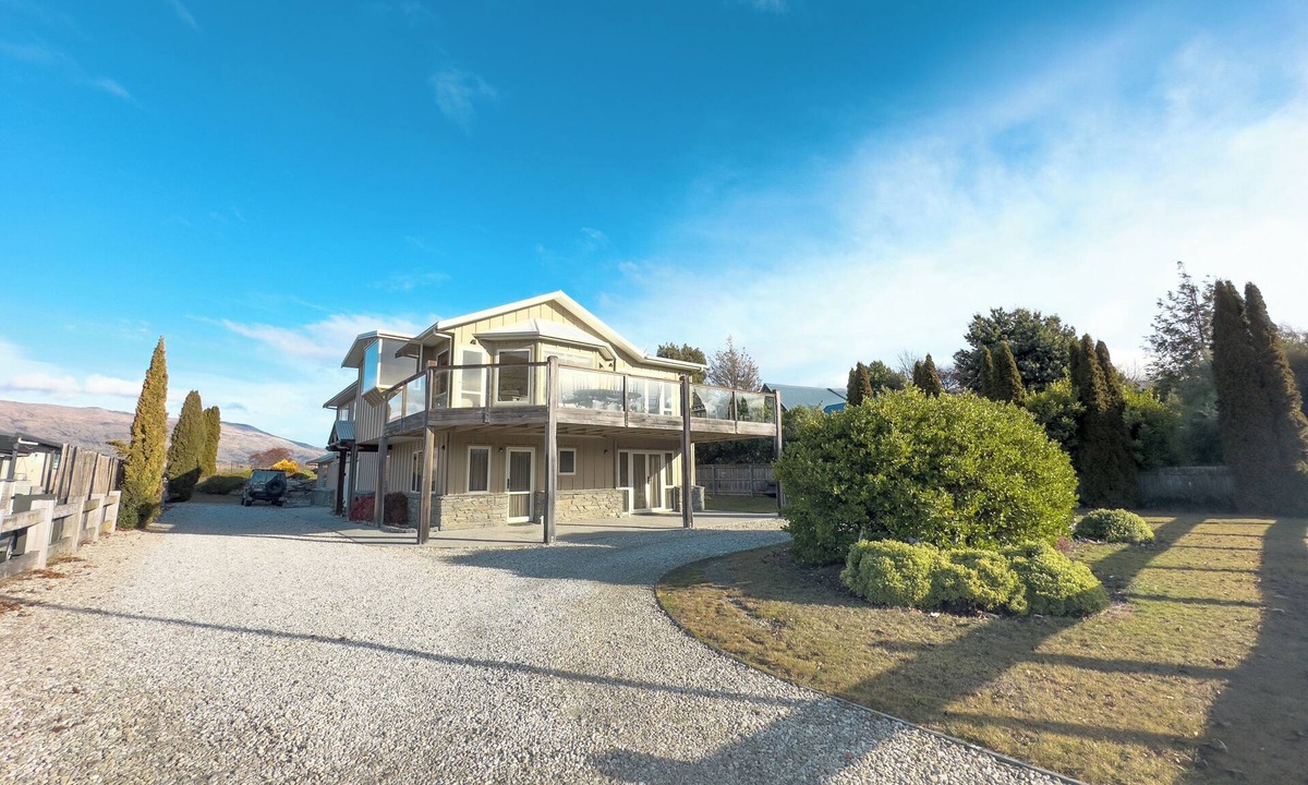 Wanaka House | Spacious House 15min walk from Wanaka Centre