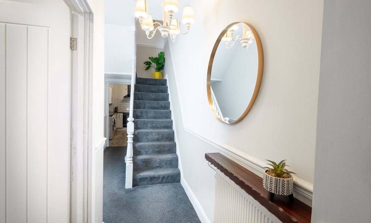 St. Thomas House | Spacious House for Big Groups on Danygraig Road