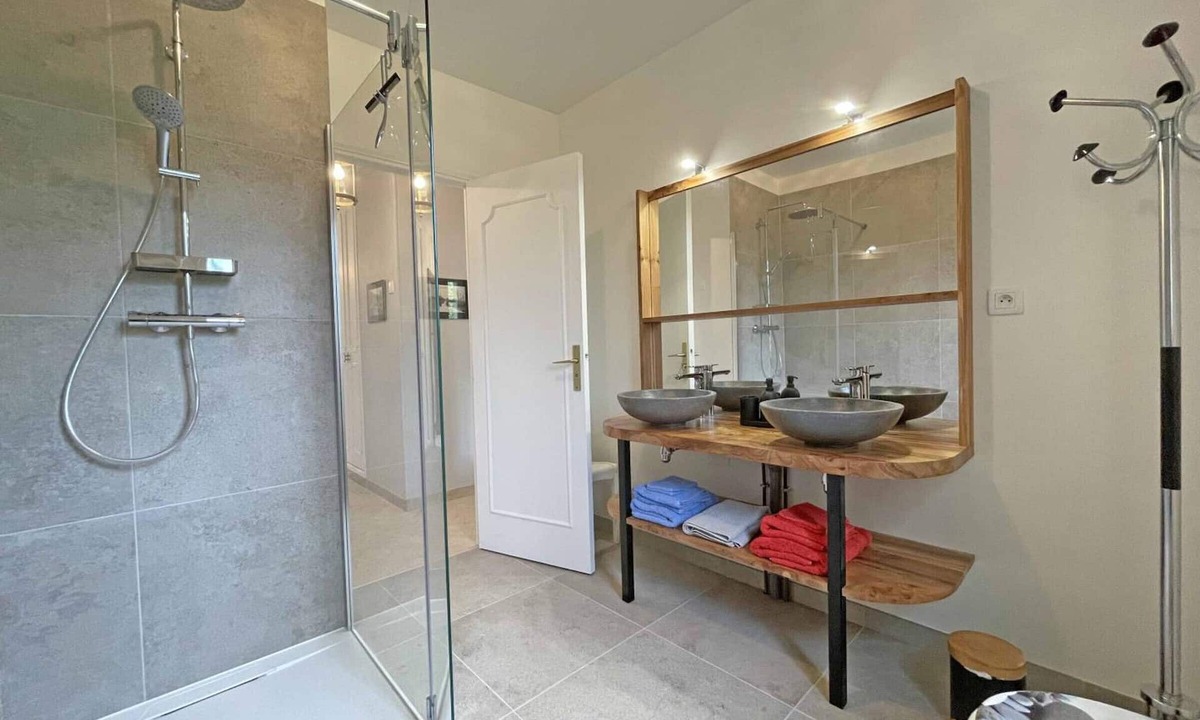 Longny-au-Perche Cottage | Spacious house for 15 people with garden and pets allowed
