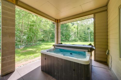 Harbert House | Spacious House on Half Acre Less Than 3 Mi to Beach!