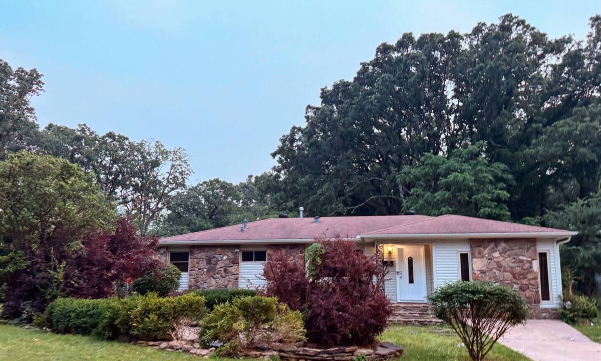 Sherwood House | Spacious House that is centrally-located in the heart of Sherwood!