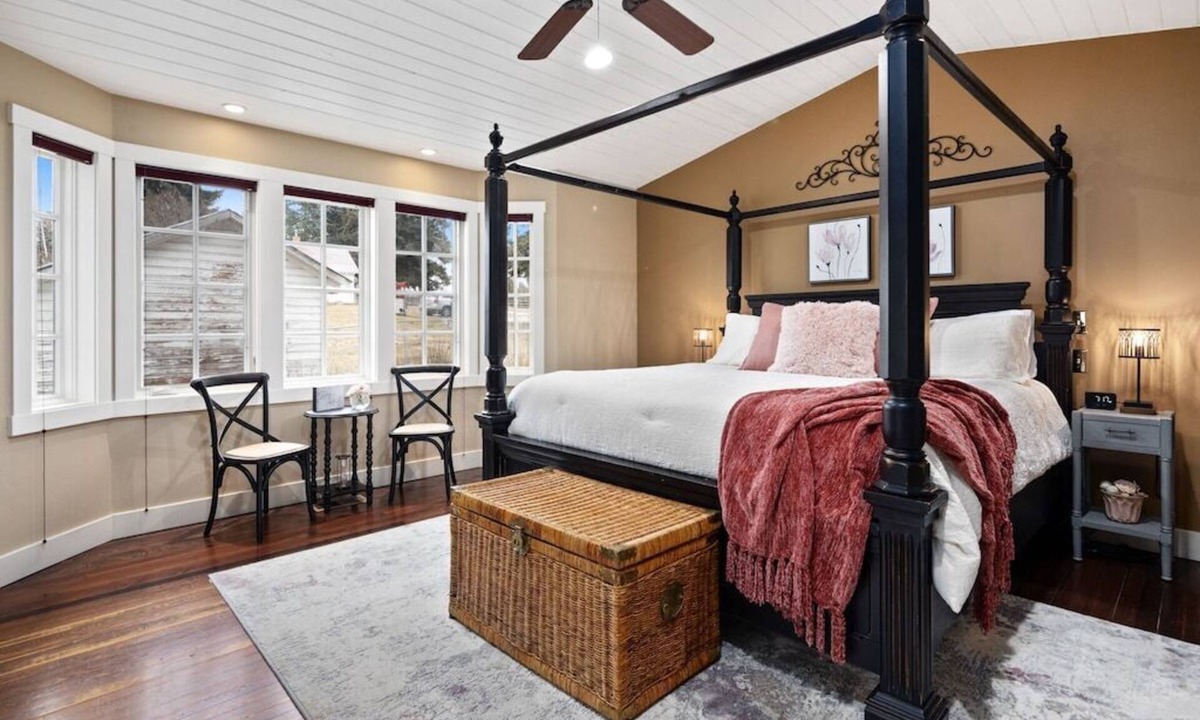Bigfork House | Spacious House w/Game Room and Lots of Deck Space
