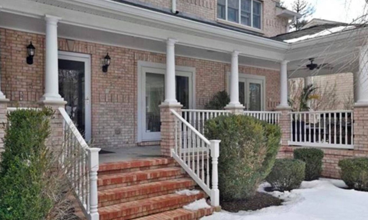 Hillsdale House | Spacious house w/outdoor pool