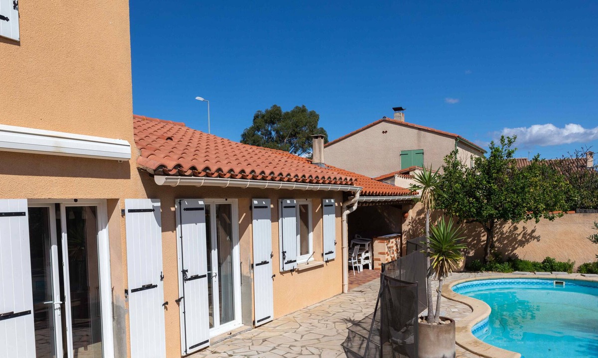 Saint-Esteve House | Spacious house with garden