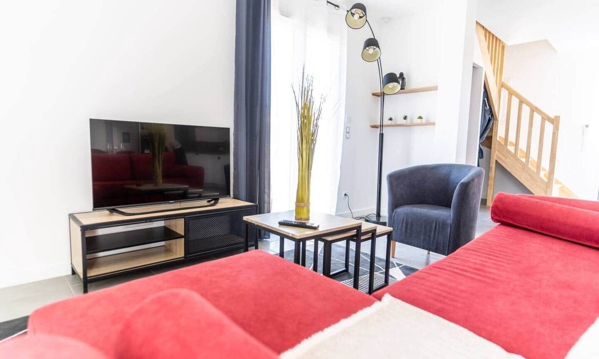 Lavaur House | Spacious house with air conditioning, garden and parking.