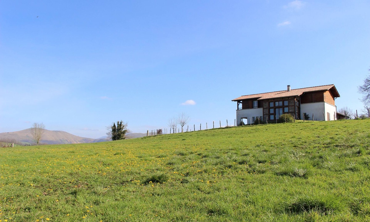 Suhescun House | Spacious house with garden