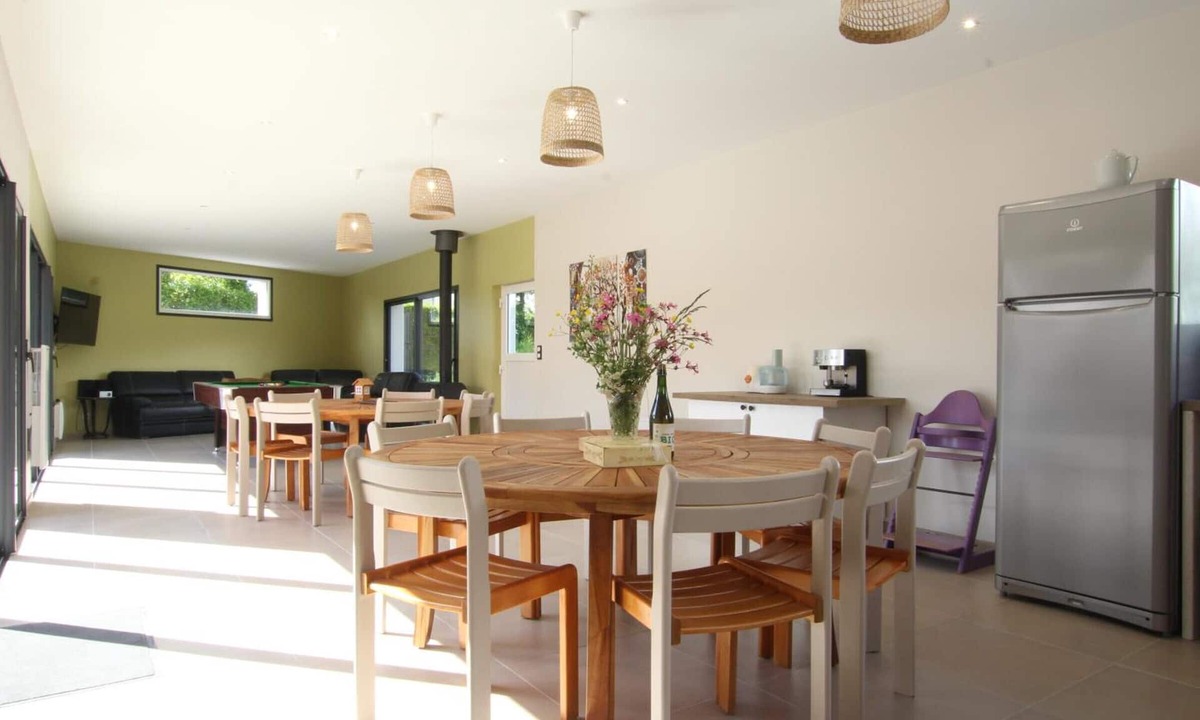 Vesly Cottage | Spacious house with heated pool and pets allowed