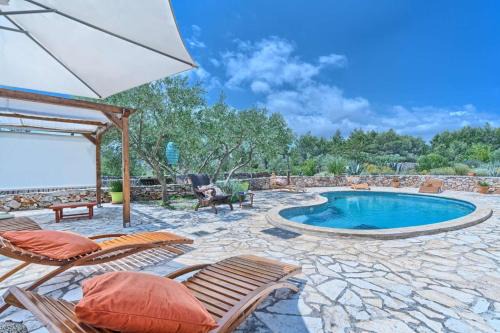 Cove Basina (Jelsa) House | Spacious House with Private Pool in Stari Grad