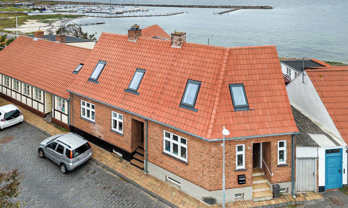 Ronne Villa | Spacious house with sea views from all rooms