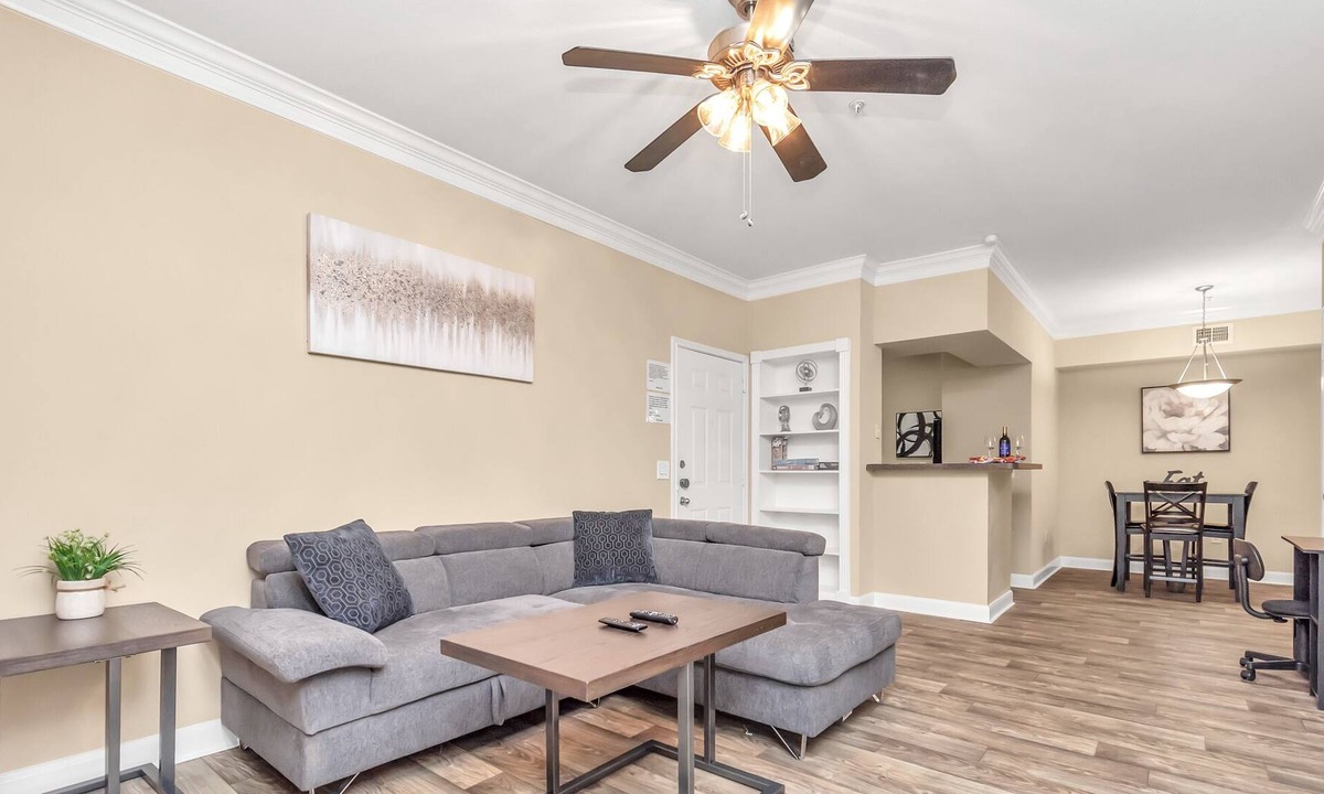 Houston Apartment | Spacious HTX 1BD 1Bth Prkng Pool Gym Med Cntr.