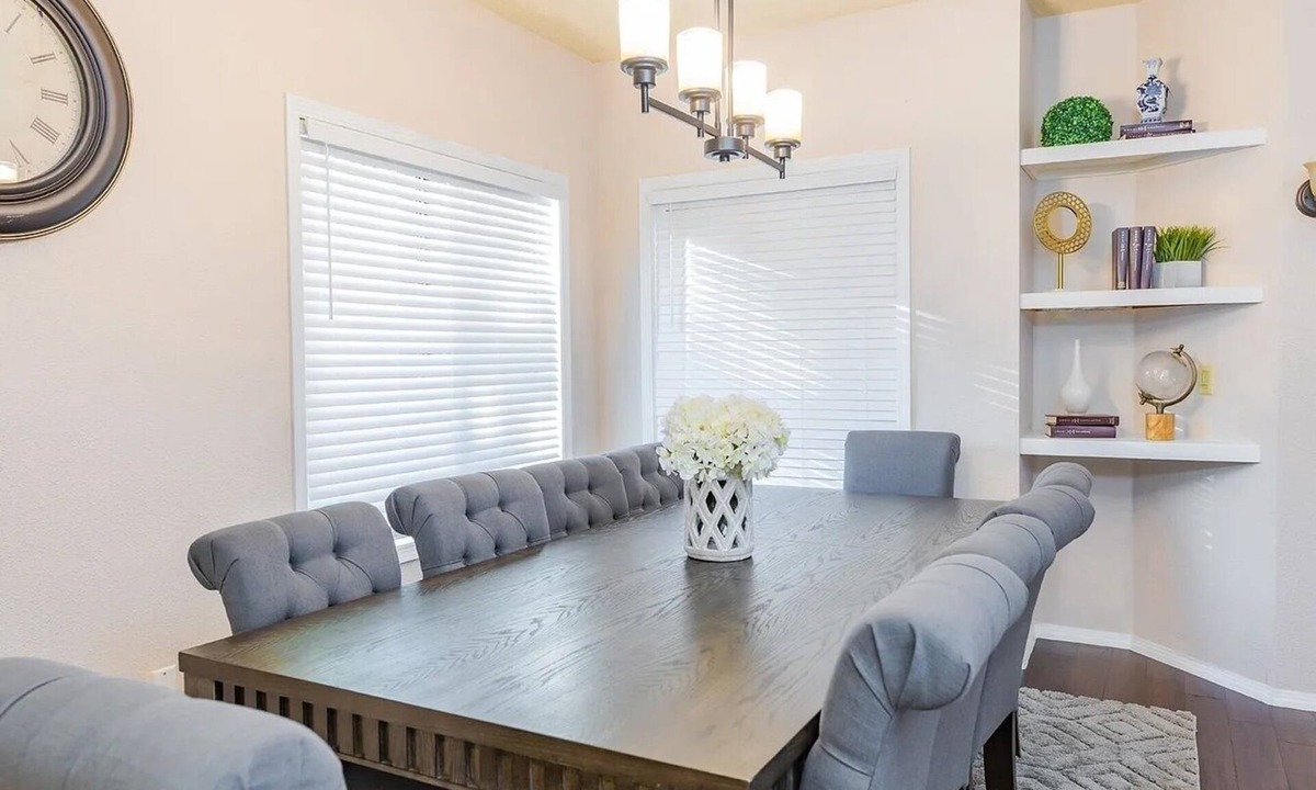 Fairview House | Spacious Huge house with Large Lot with Hot tub near Portland Airport