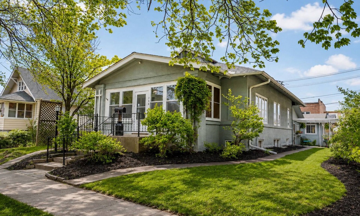 Indianola House | Spacious Indianola home sleeping 10+ with a game room, kids’ playroom, workspace, and walkable access to the square, dining, and Simpson College.
