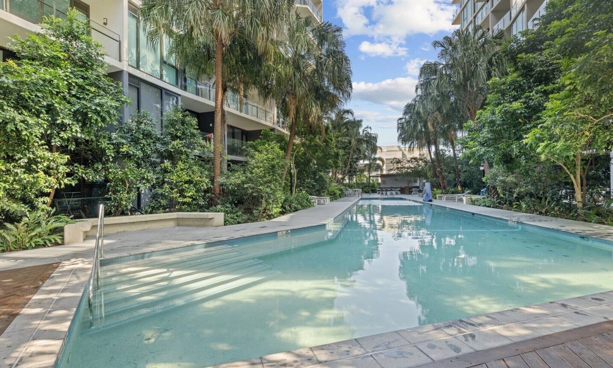 Newstead Apartment | Spacious Inner-City Apartment with Pool