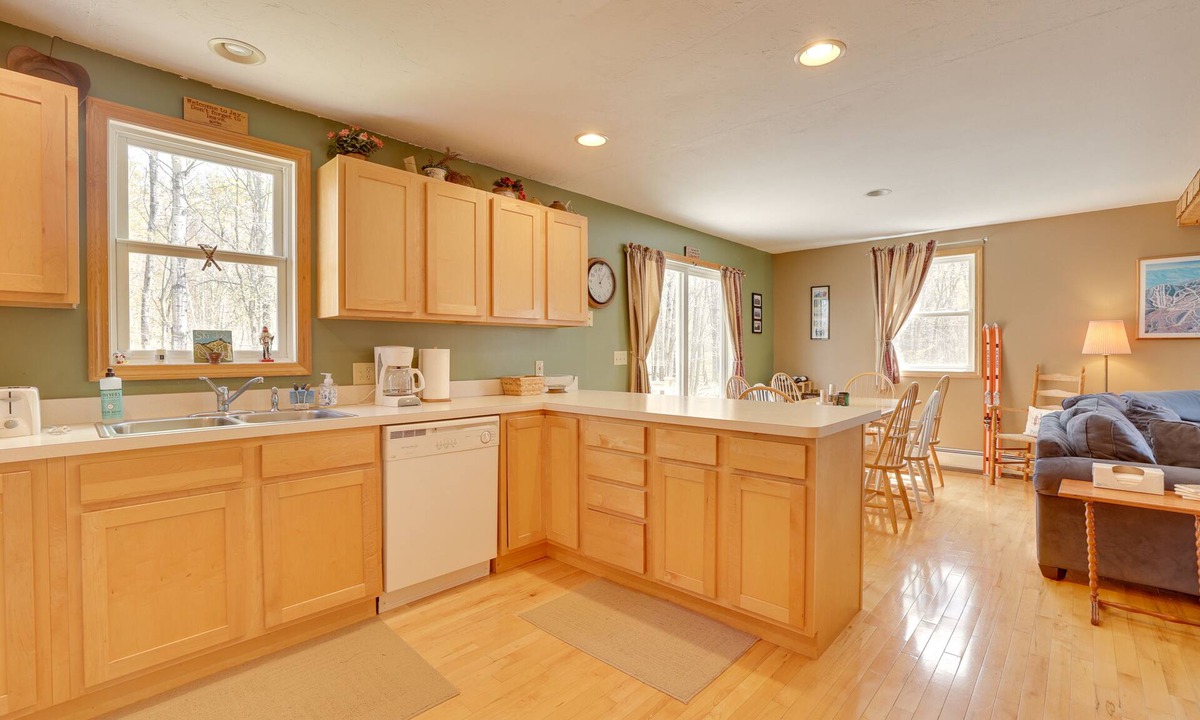 Jay Cabin | Spacious Jay Peak Vacation Rental w/ Mountain View