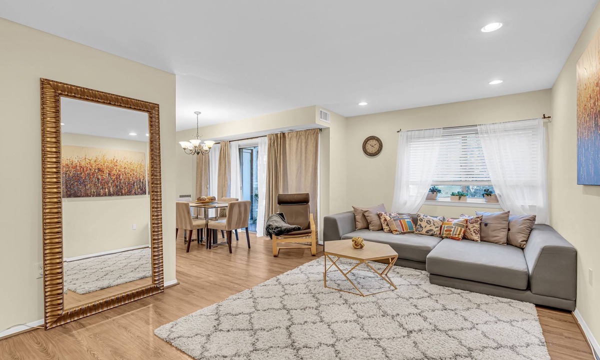 North Bethesda Condo | Spacious - King & Queen Beds - NIH - Pike & Rose