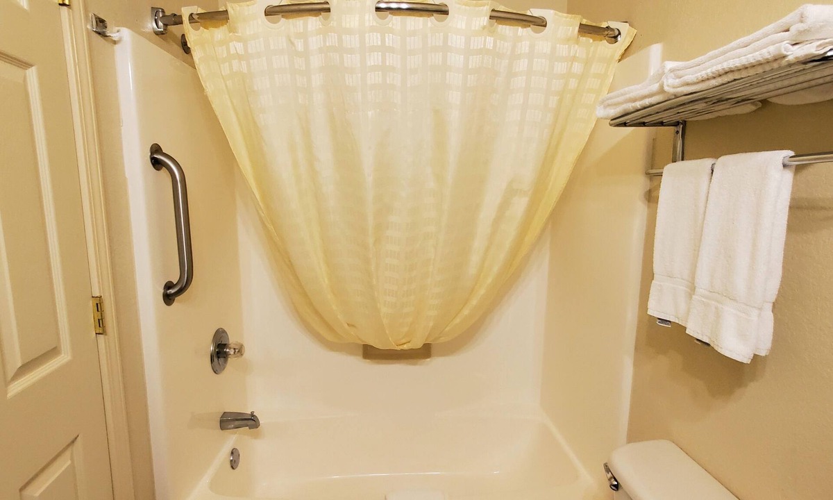 Blanco Hotel | Spacious King Suite in Hotel