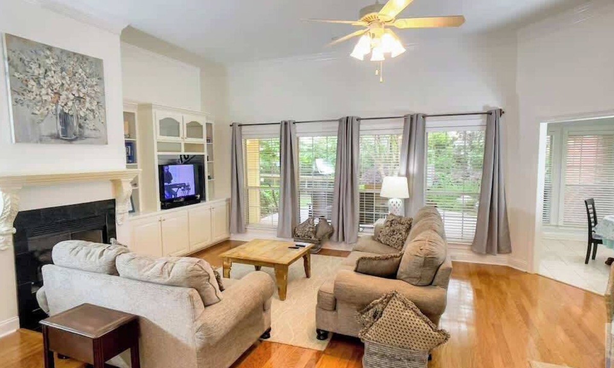 Hattiesburg House | Spacious King Suite Home With Serene Patio