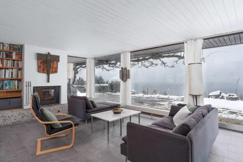Spiez Apartment | Spacious Lake and Mountain View Villa - 15 min to Interlaken