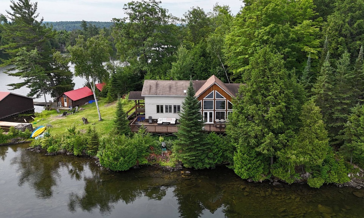 Nairn Centre Cottage | Spacious Lake Panache Island Retreat. Large Private Dock, Sauna & Amazing Views