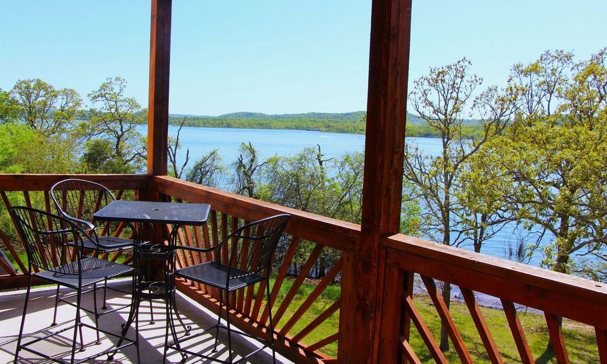 Indian Point Condo | Spacious Lake Front Condo, Sunsets, 5 min to SDC