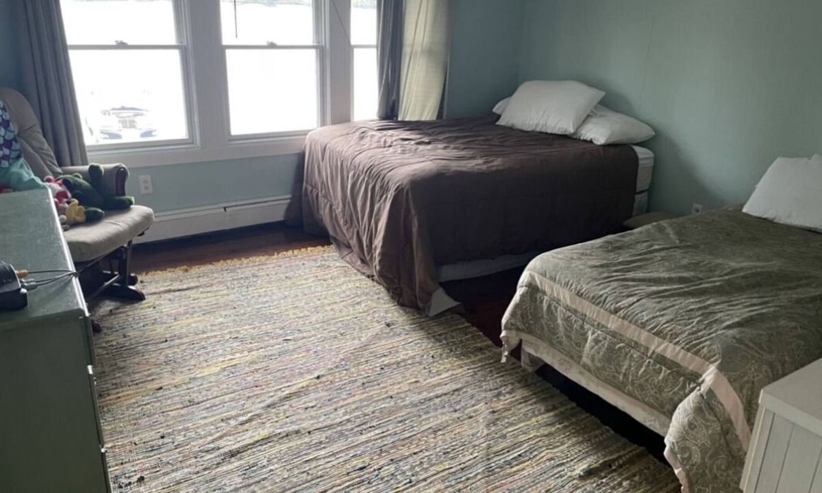 Town of Amboy House | Spacious Lake house