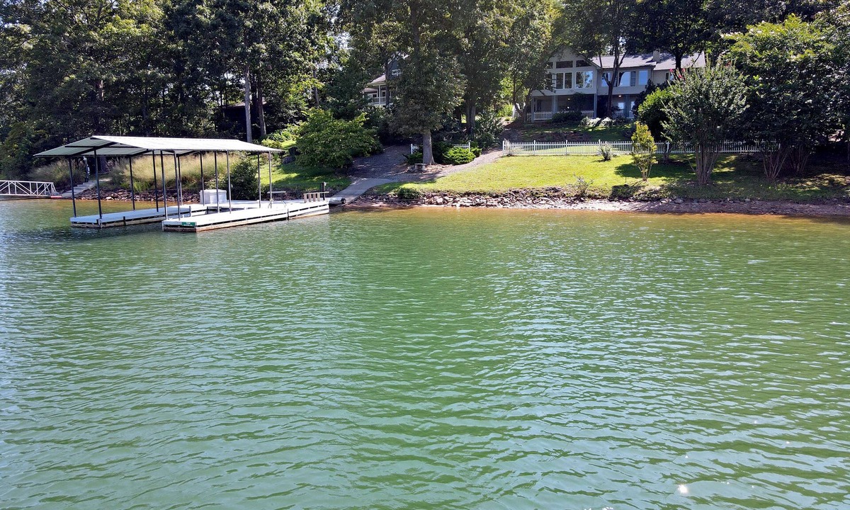 Blairsville House | Spacious Lake Nottely home with private dock close to area mountain attractions.