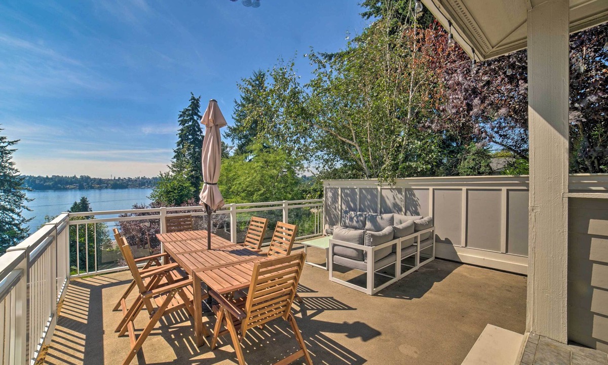 Lake Stevens House | Spacious Lake Stevens Home w/Fire Pit, Patio