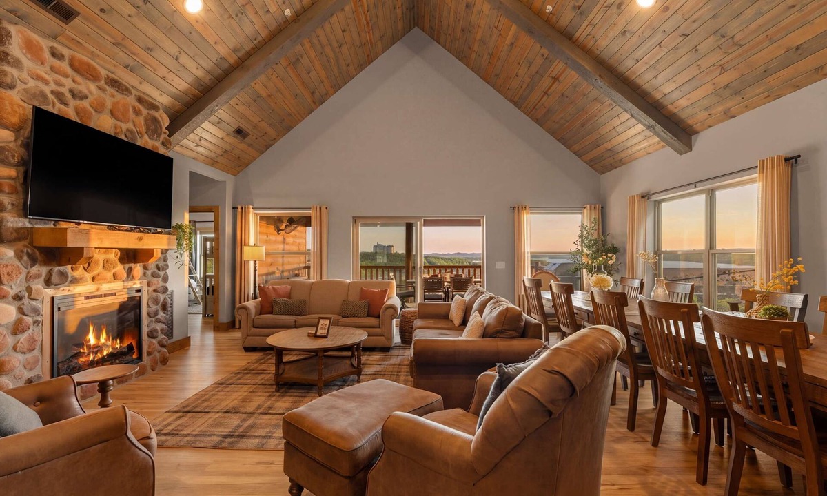 Table Rock Cabin | Spacious Lake View Cabin!