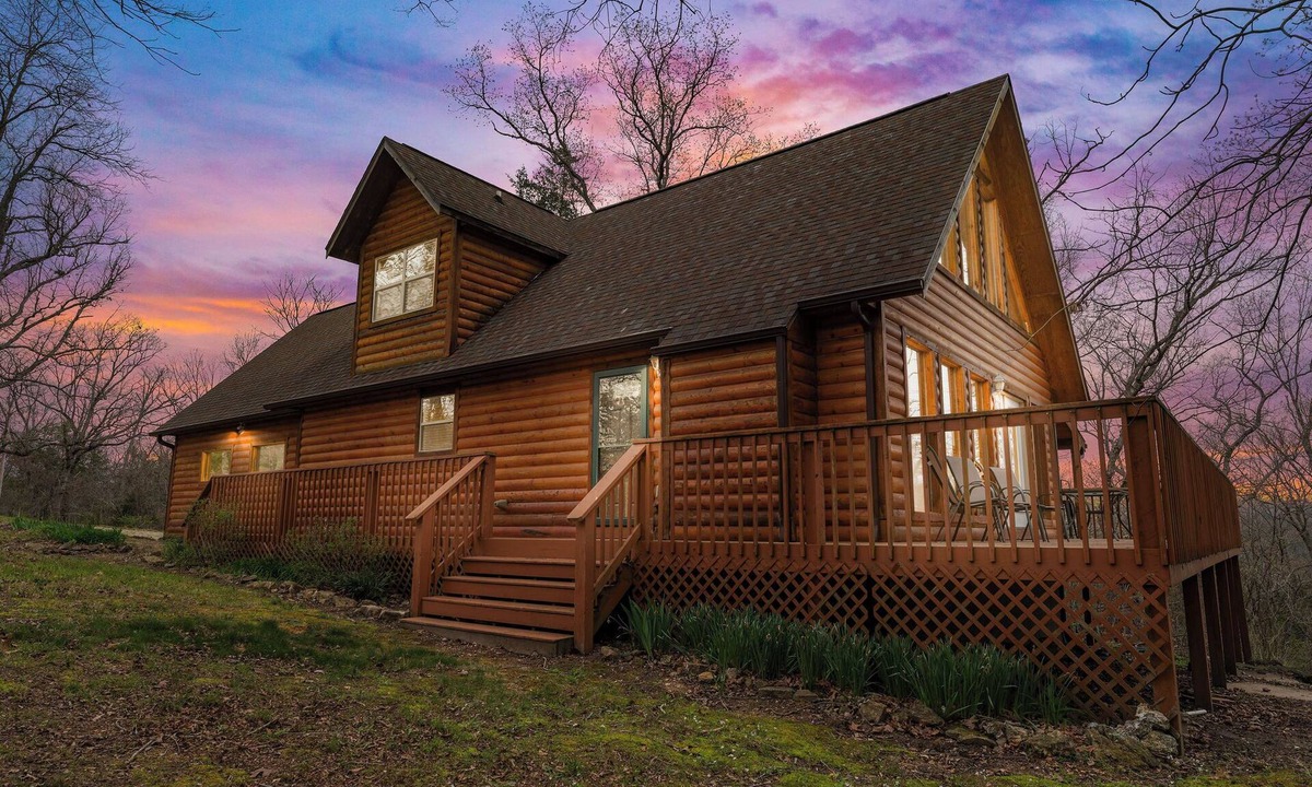 Eagle Rock Cabin | Spacious Lakefront Cabin with bunkroom