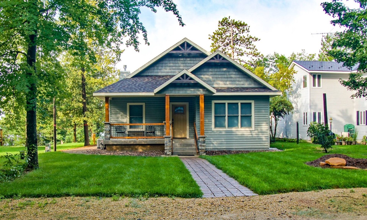 Waupaca House | Spacious Lakefront Home | 4BR/3.5BA, Sleeps 12