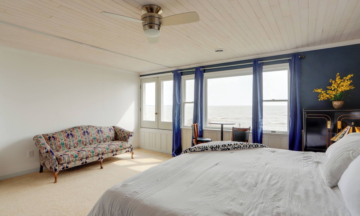 Woodland Beach Cottage | Spacious Lakefront House w/Backyard Fire Pit