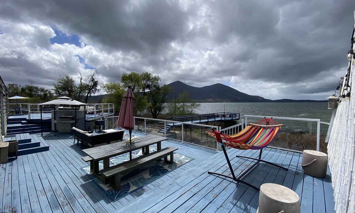 Clearlake House | Spacious Lakefront Oasis ☀ Huge Deck ☀ Scenic View