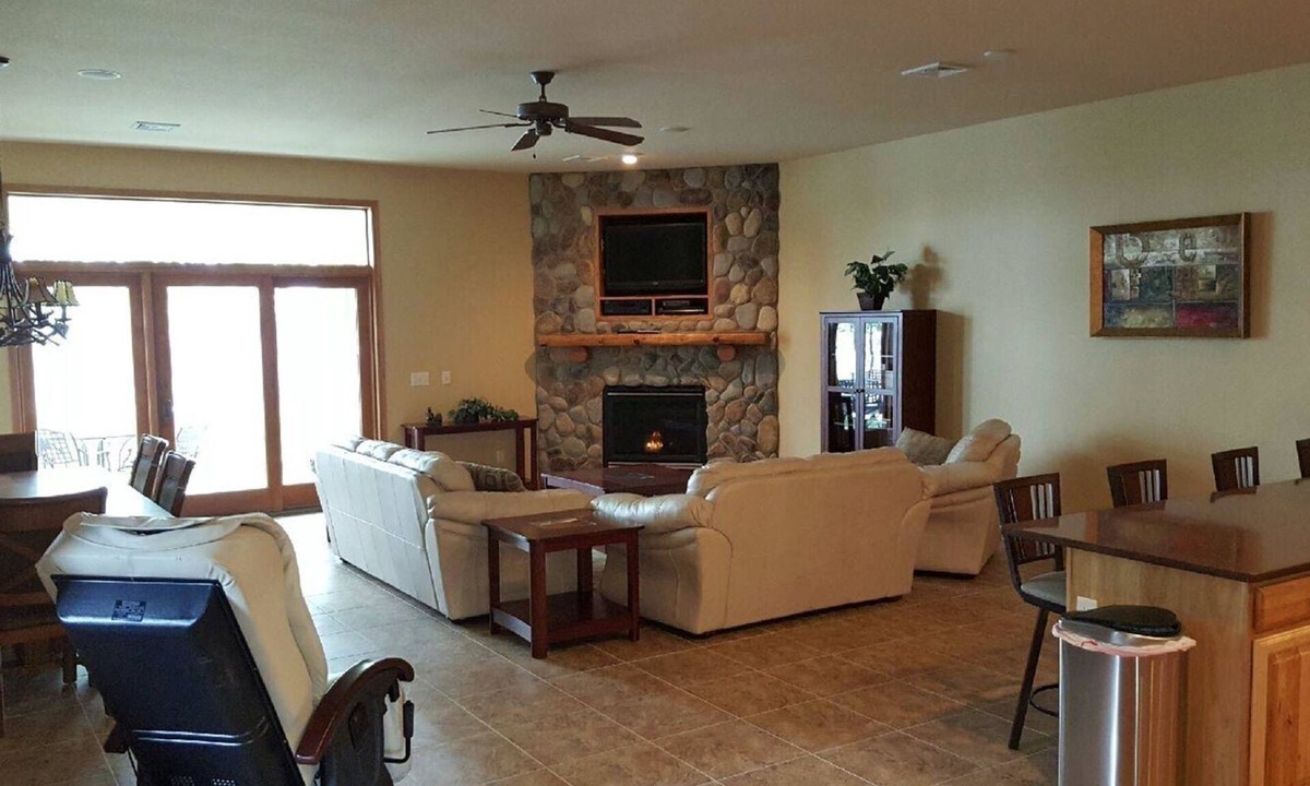 Mauston House | Spacious Lakefront Townhome on Castle Rock Lake!