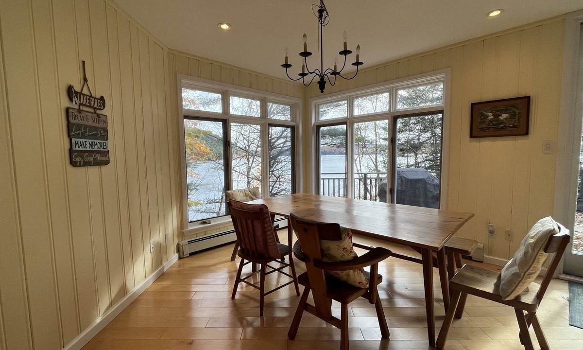 Huntsville Cottage | Spacious Lakeside Cottage on beautiful Mary Lake - Muskoka, Huntsville