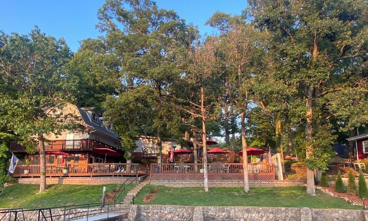 Osage Beach House | Spacious Large Family Lake Home For Rent
