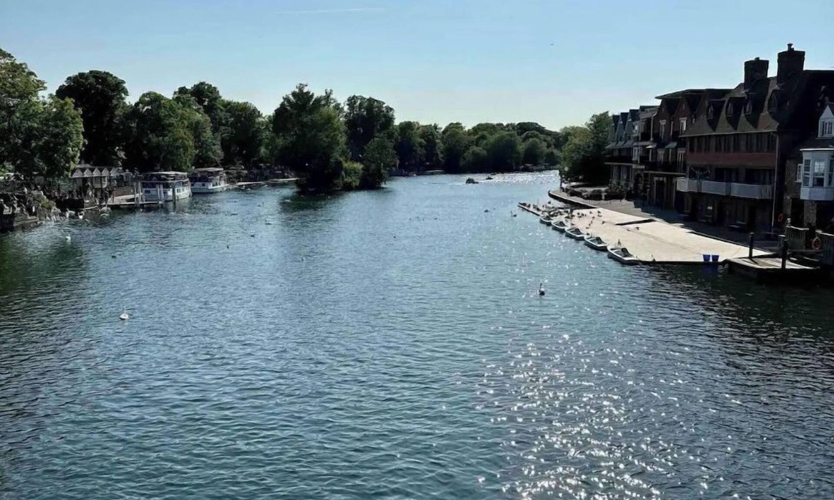 Eton Apartment | Spacious light flat in fantastic location!