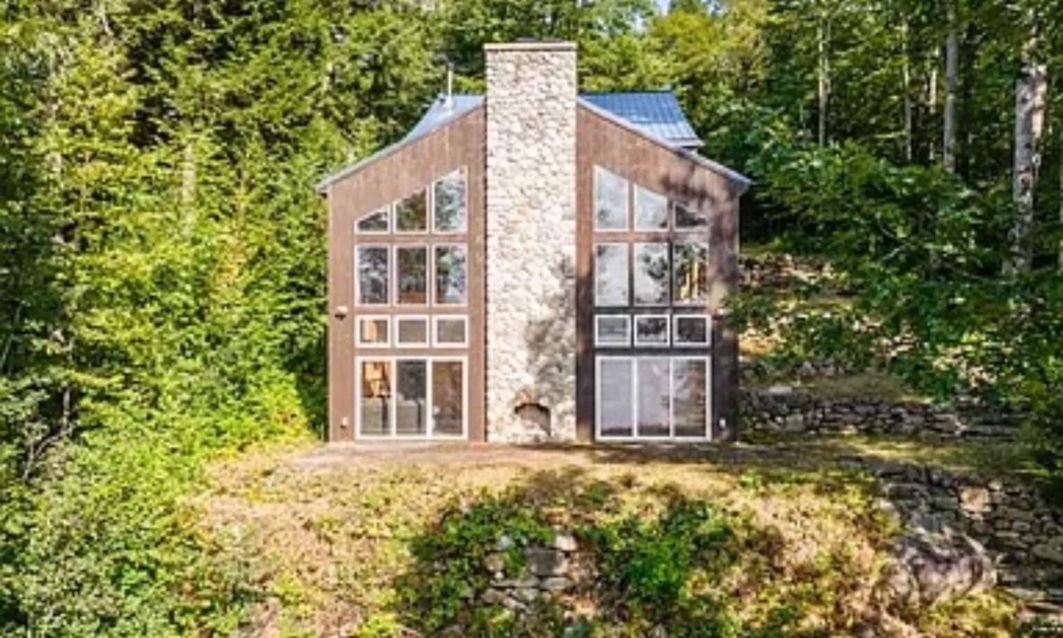 Saint Albans House | Spacious Lodge with Private Waterfront on Great Moose Lake