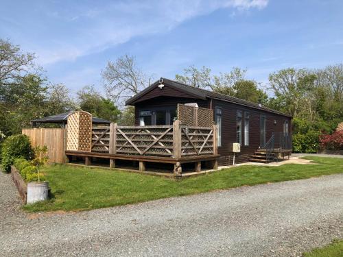 Sturton By Stow House | Spacious Lodge With Hot Tub