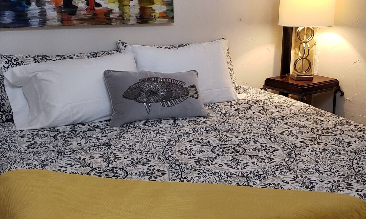 Western Division House | Spacious Loft King-Bed & Sofa centrally-located #1
