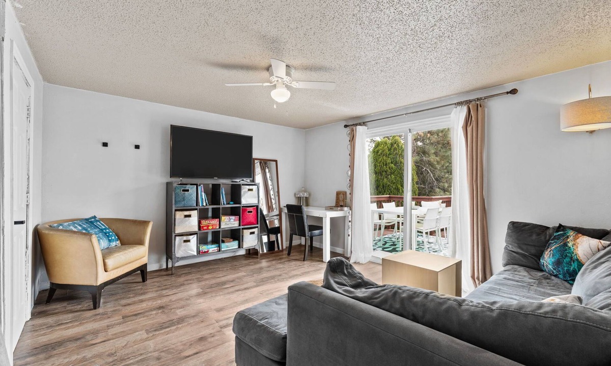 Cimarron Hills House | Spacious Loft for Families | Kitchen, Deck & Fast Wi-Fi