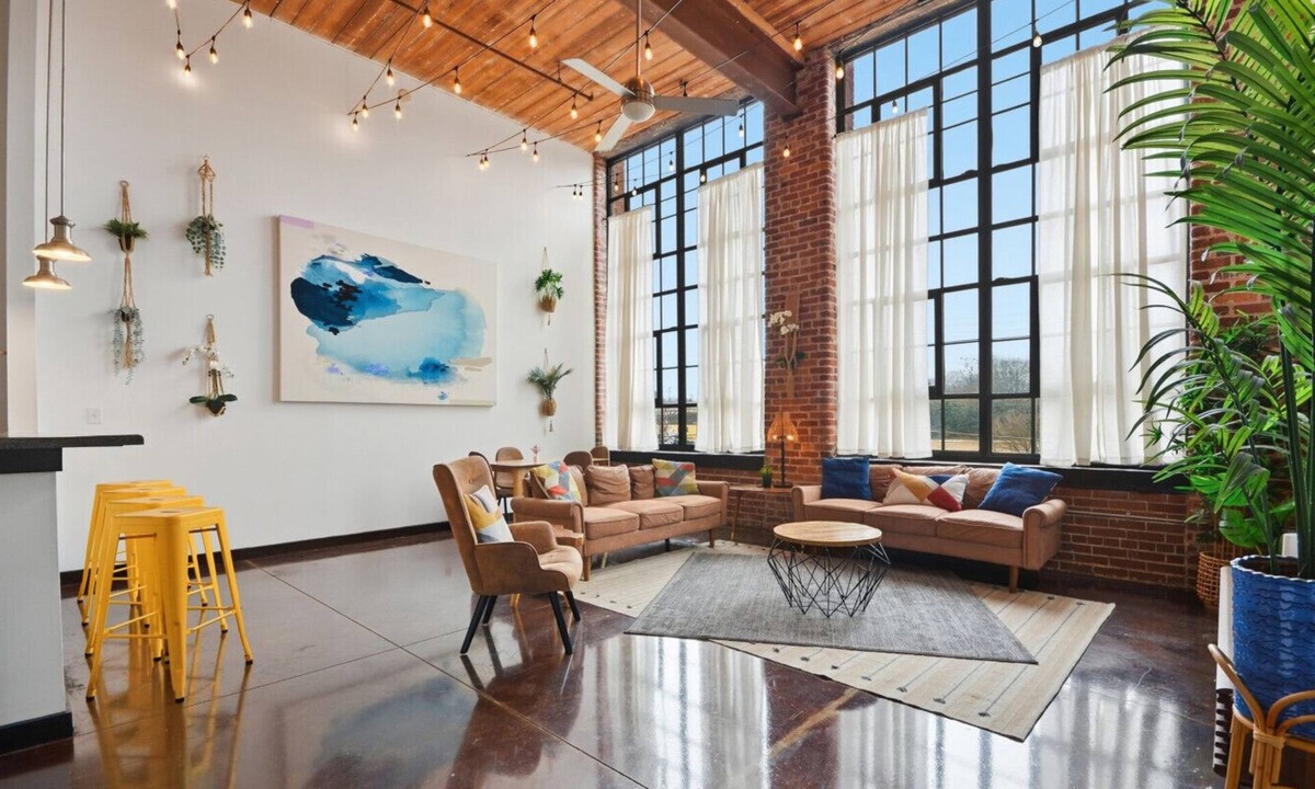 Arcadia Apartment | Spacious Loft w/2 King Beds + Pool & Gym