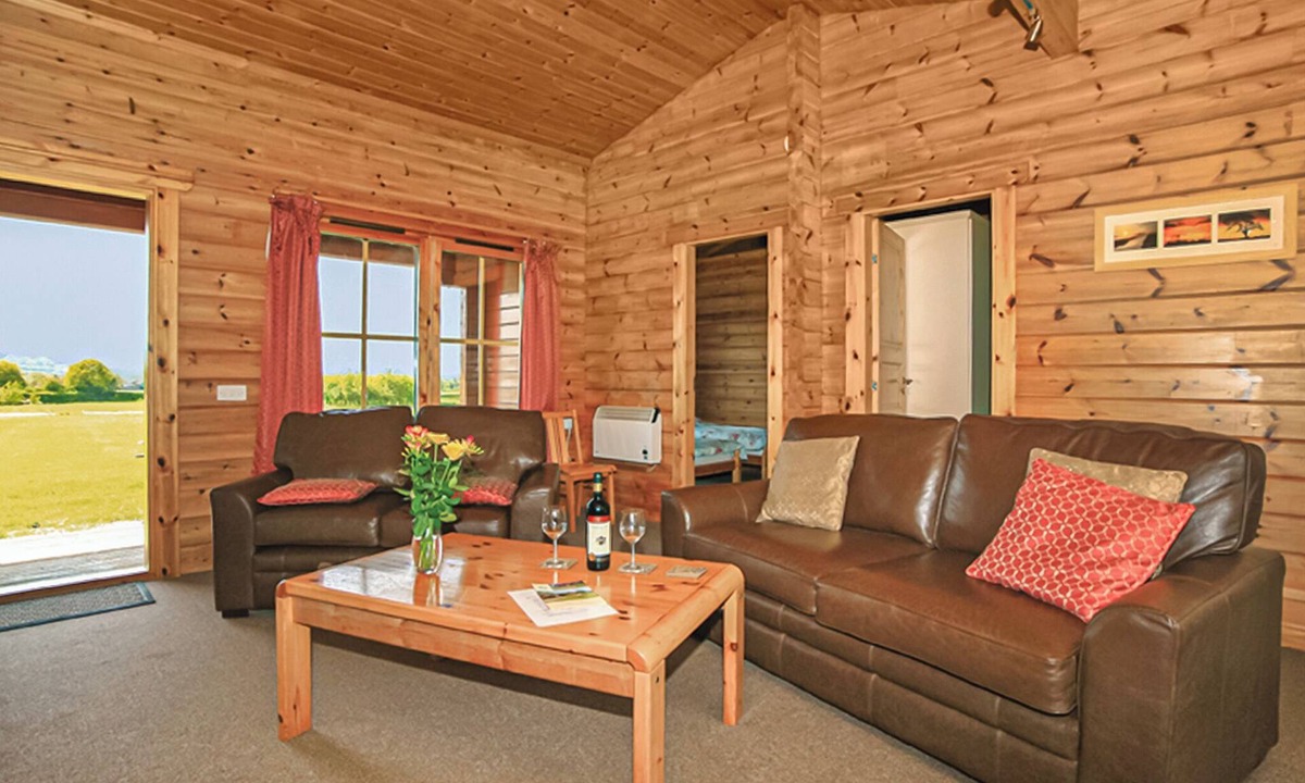 East Horrington Ski Chalet | Spacious log cabin with one double and one twin.