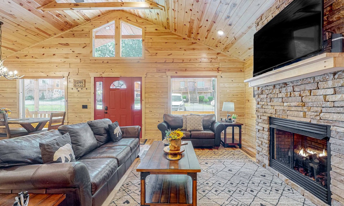 White Oak Lodge Cabin | Spacious Log Cabin・Hot Tub・Screened Porch・Games